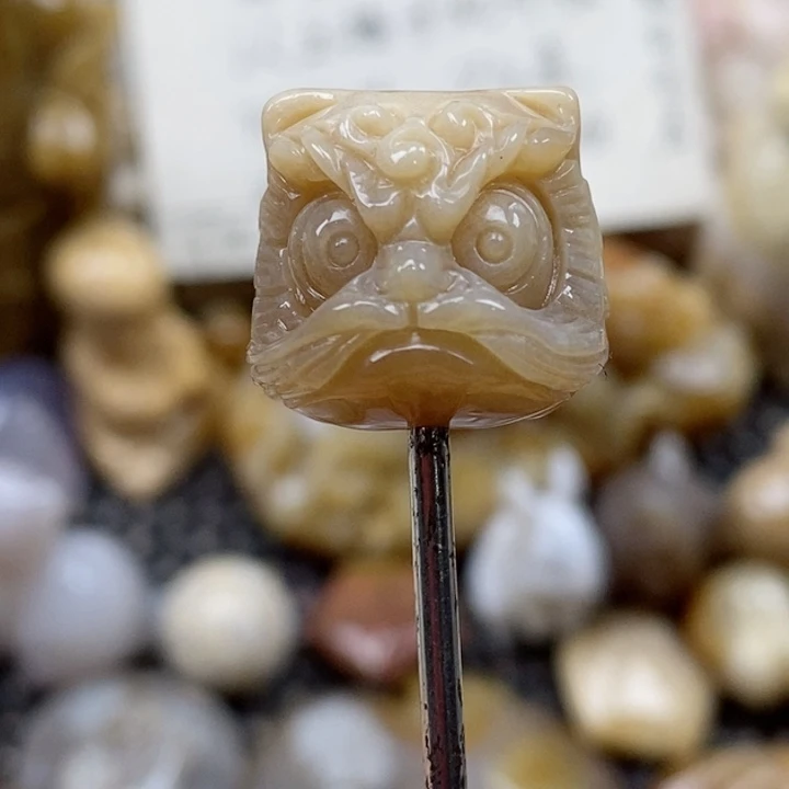 颈饰未镶嵌硅化珊瑚(珊瑚玉)