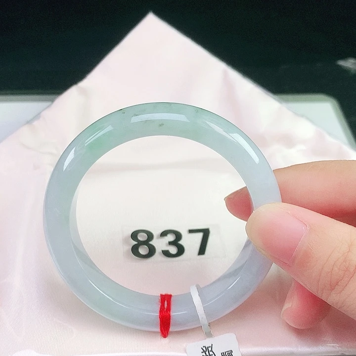 翡翠未镶嵌手镯(圆镯)翡翠手镯
