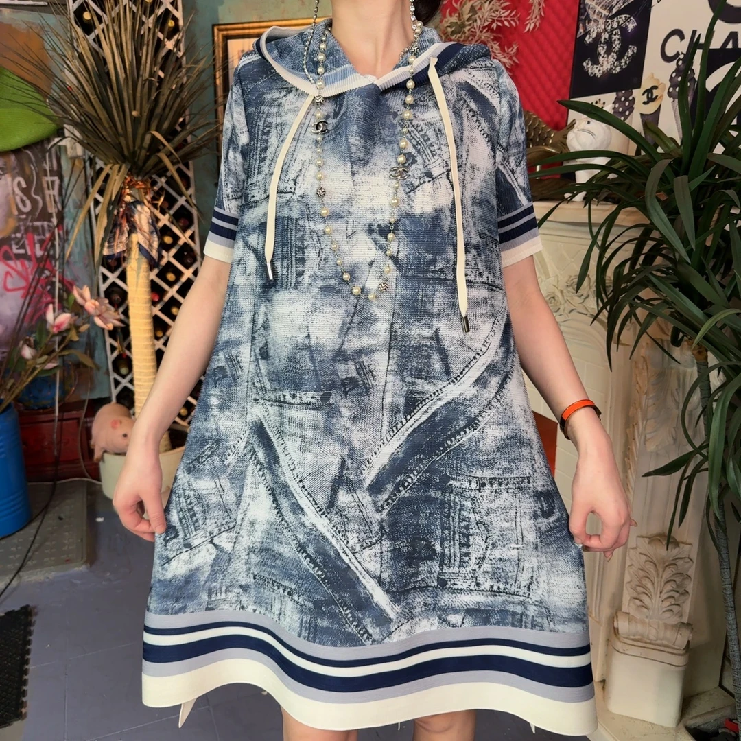 【连帽】欧洲站减龄均码做旧印花仿牛仔纹理连帽褶皱连衣裙ZY5005