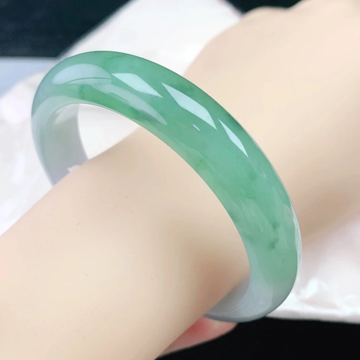 翡翠未镶嵌手镯57圈