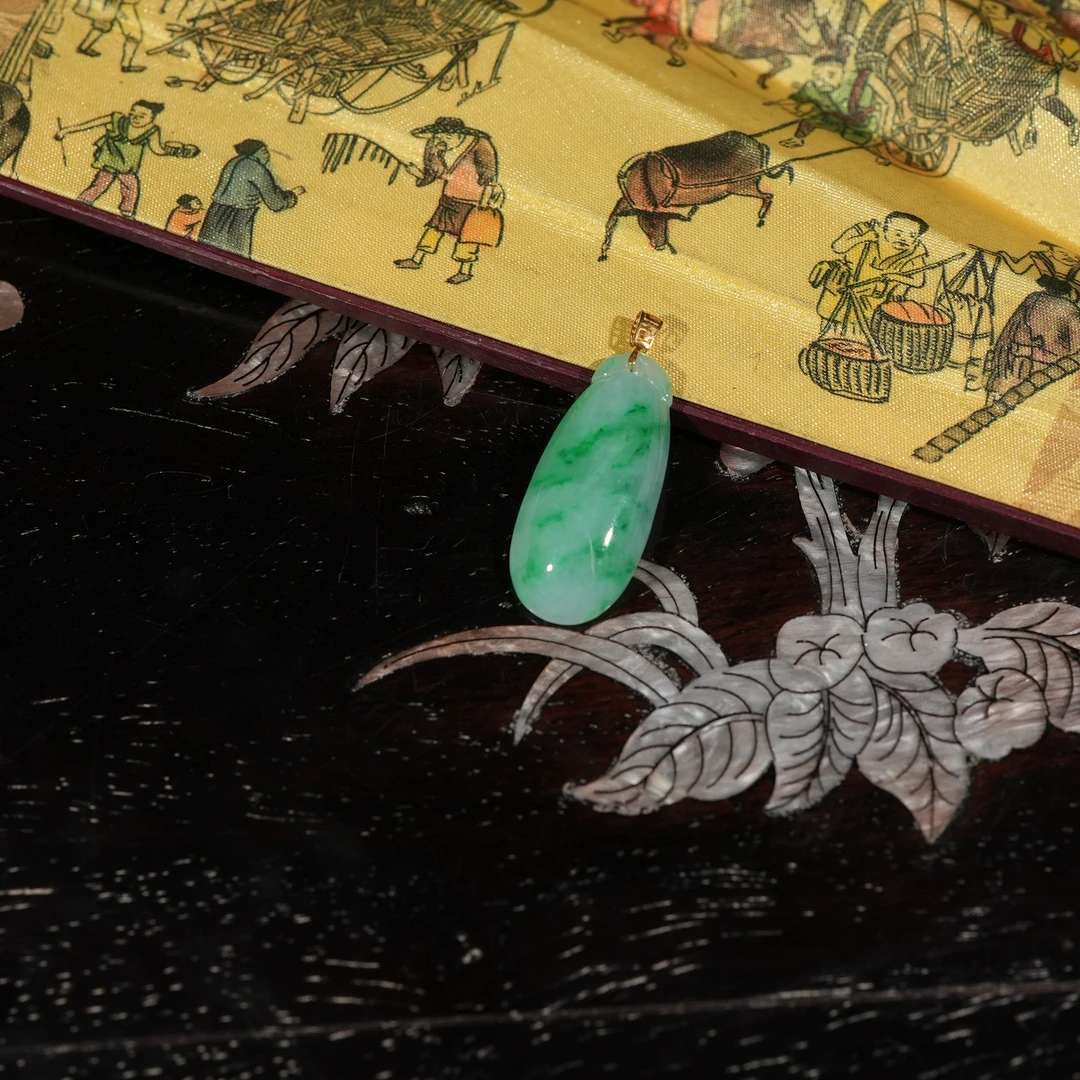 2.15香港王老板-翡翠镶嵌18k金吊坠5y343