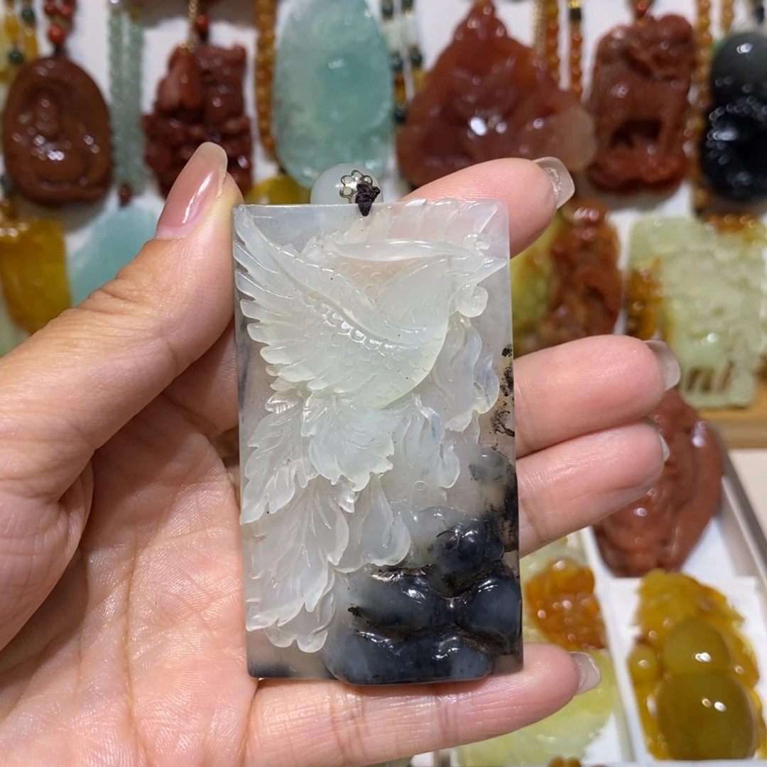 井***辉蛇纹石玉未镶嵌颈饰
