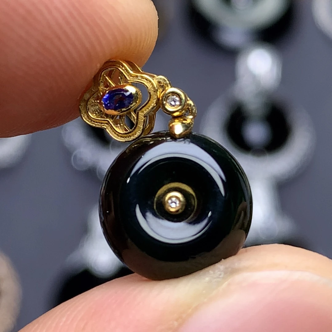 颈饰18K金镶嵌翡翠墨翠平安扣