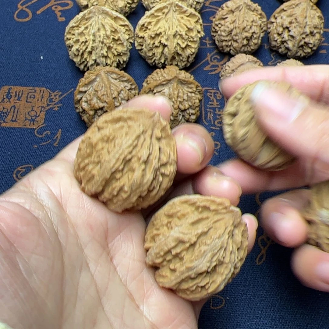 文玩核桃把件秦岭野生植物核桃