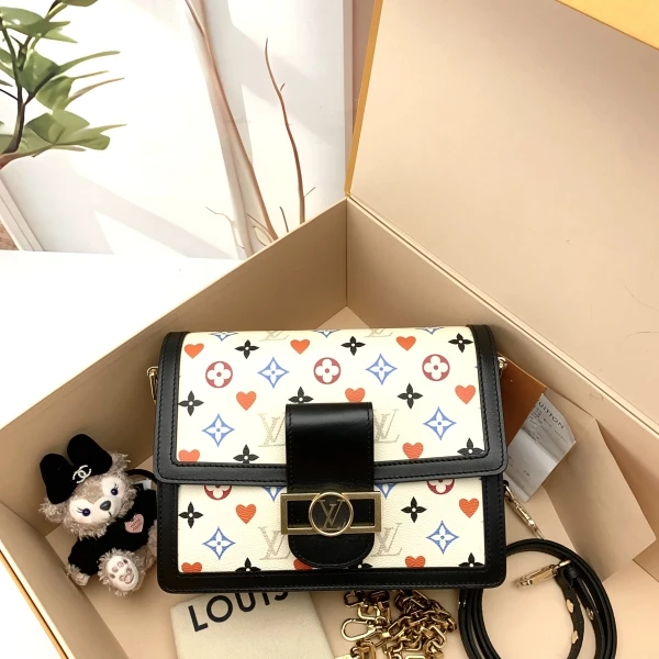 95新/路易威登/包包/市场价28000/250510FZ0040