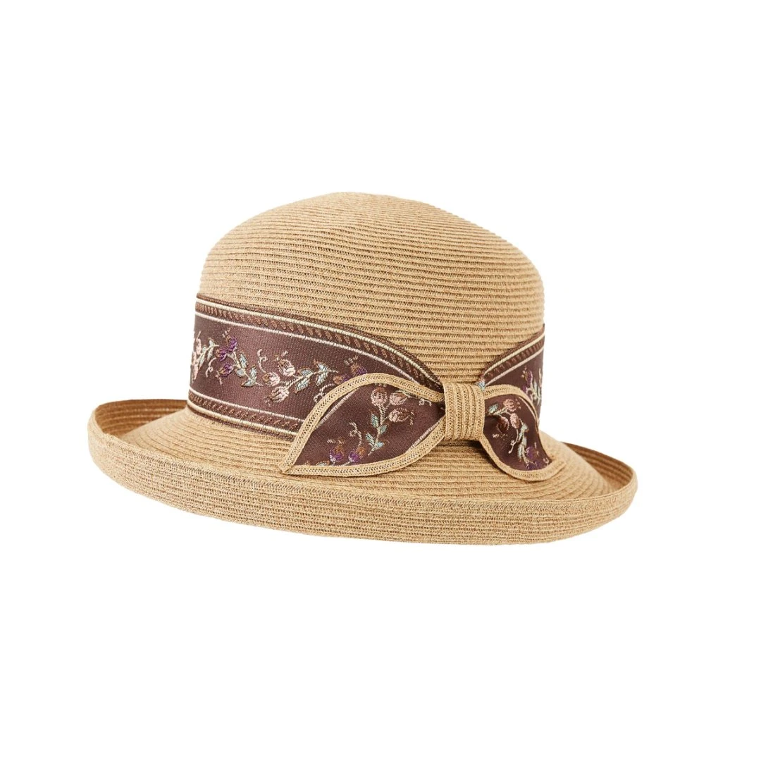 刺绣化蝶马术草帽时尚