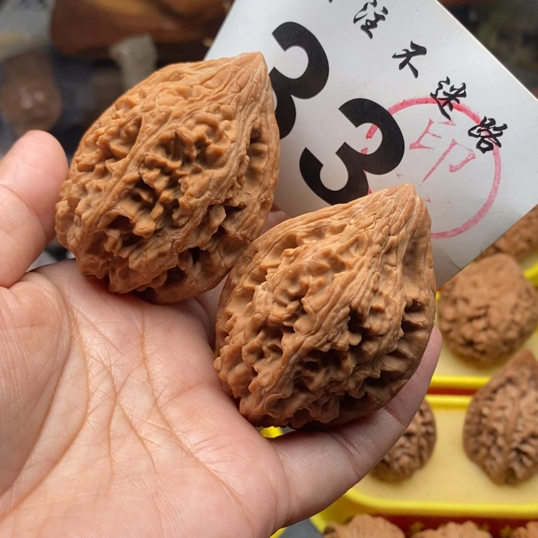 把件文玩核桃天****雨大孤石