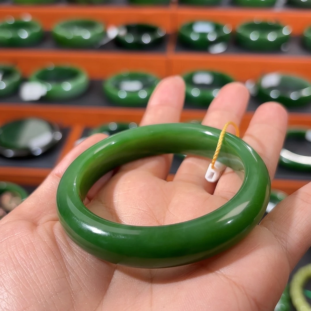 和田玉（碧玉）未镶嵌手镯辣阳绿