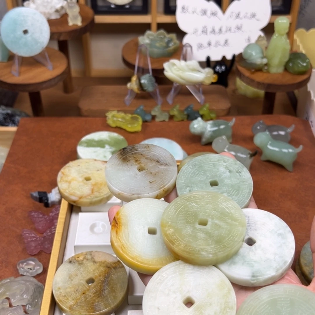 初***1蛇纹石玉未镶嵌山鬼