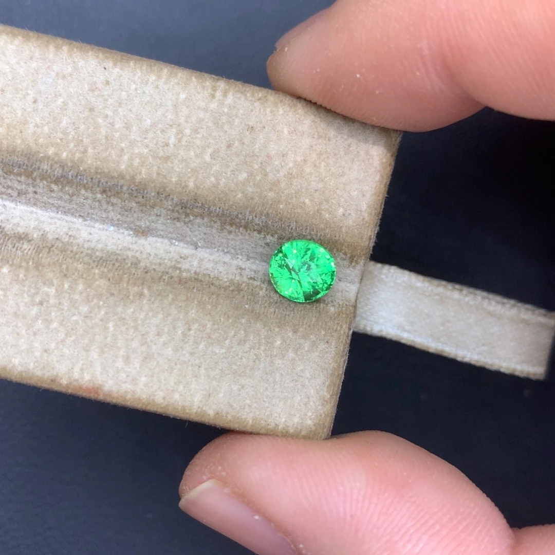 未镶嵌裸石石榴石（沙弗莱）1.05ct