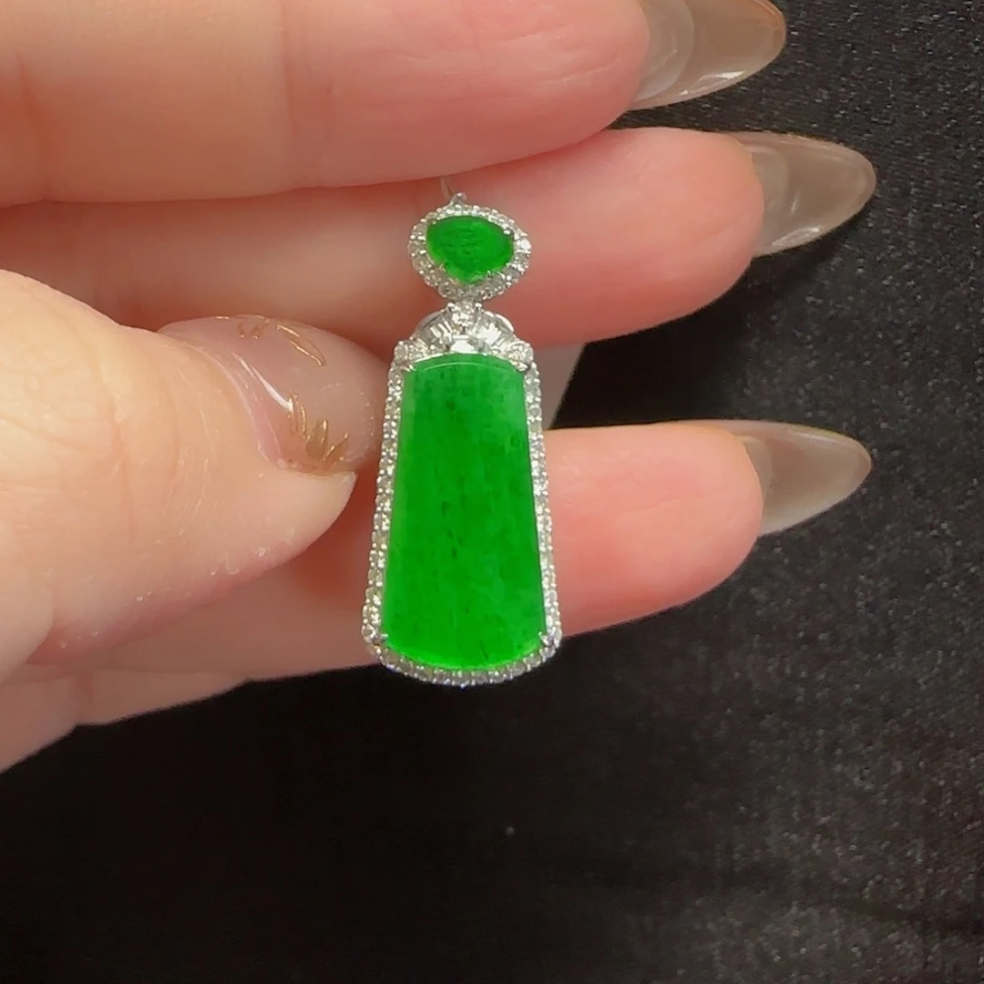 翡翠颈饰18K金镶嵌无事牌