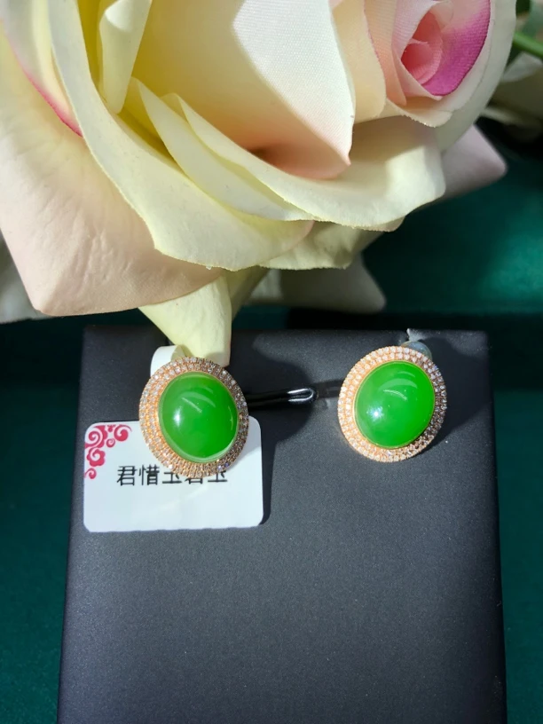 18k和田玉碧玉苹果绿时尚豪华镶嵌耳钉精致