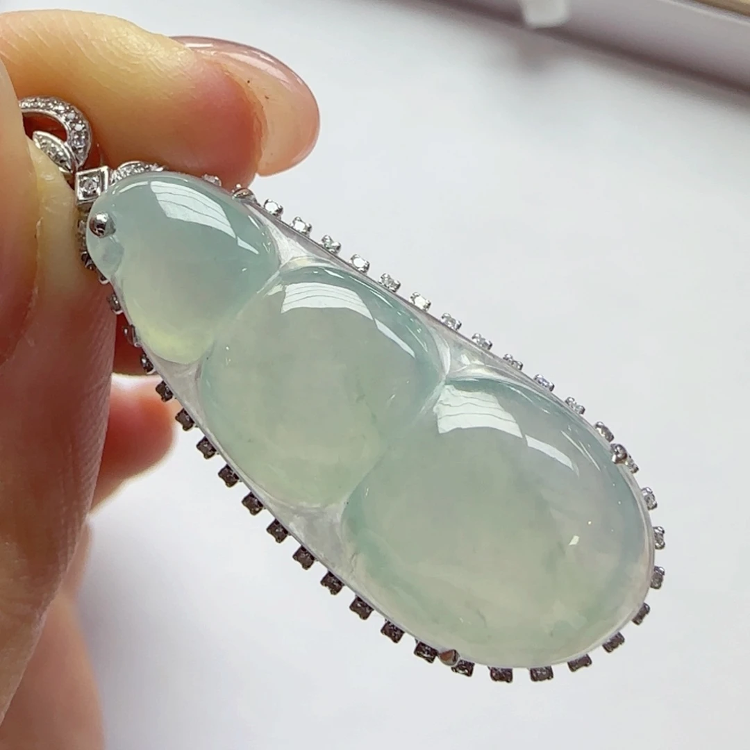 颈饰18K金镶嵌翡翠b748