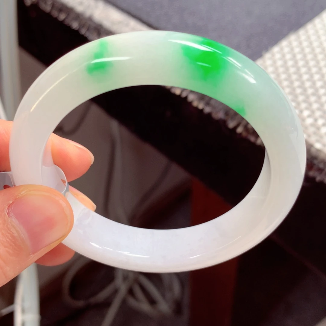 翡翠手镯未镶嵌缅甸