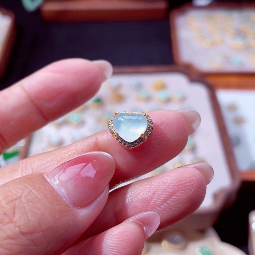 欢***活翡翠银S925镶嵌颈饰爱心