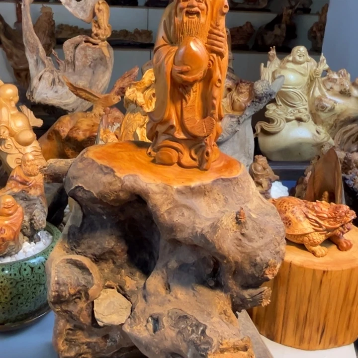 人***耳柏木（崖柏）根雕工艺品