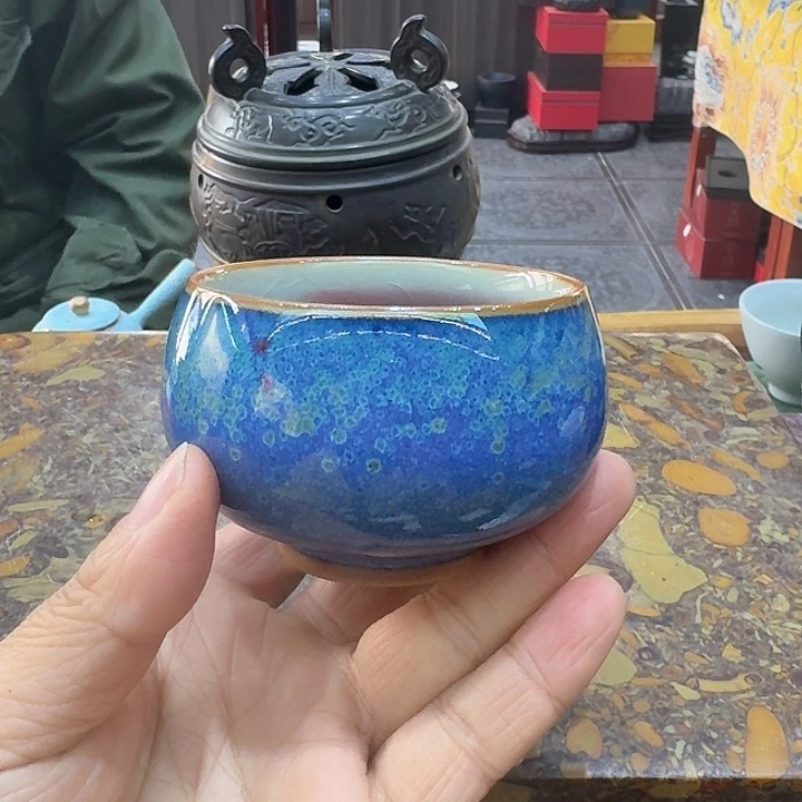 钧瓷杯一个，瓷。。。品茗