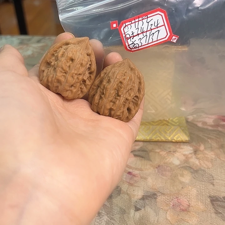 文玩核桃把件赤龙鸡心