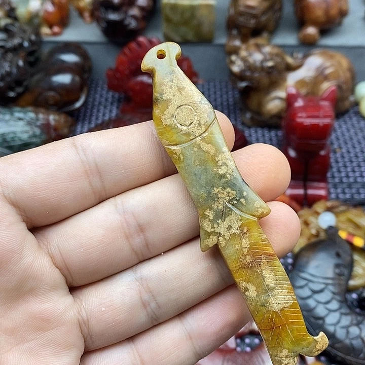 蛇纹石玉未镶嵌颈饰