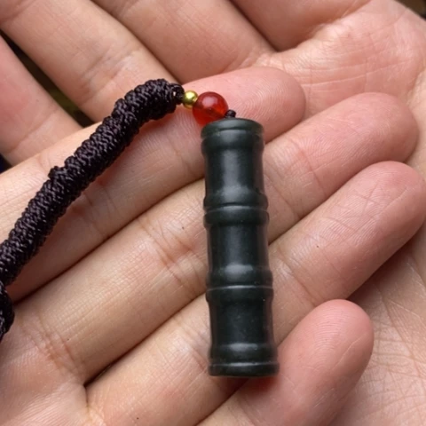 用***0和田玉未镶嵌颈饰