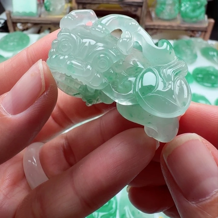 颈饰未镶嵌石英质玉