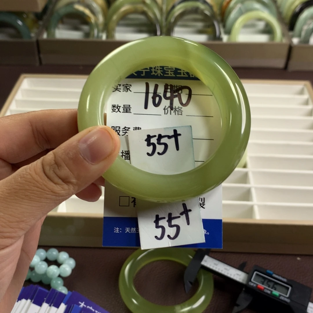 蛇纹石玉未镶嵌手镯1640