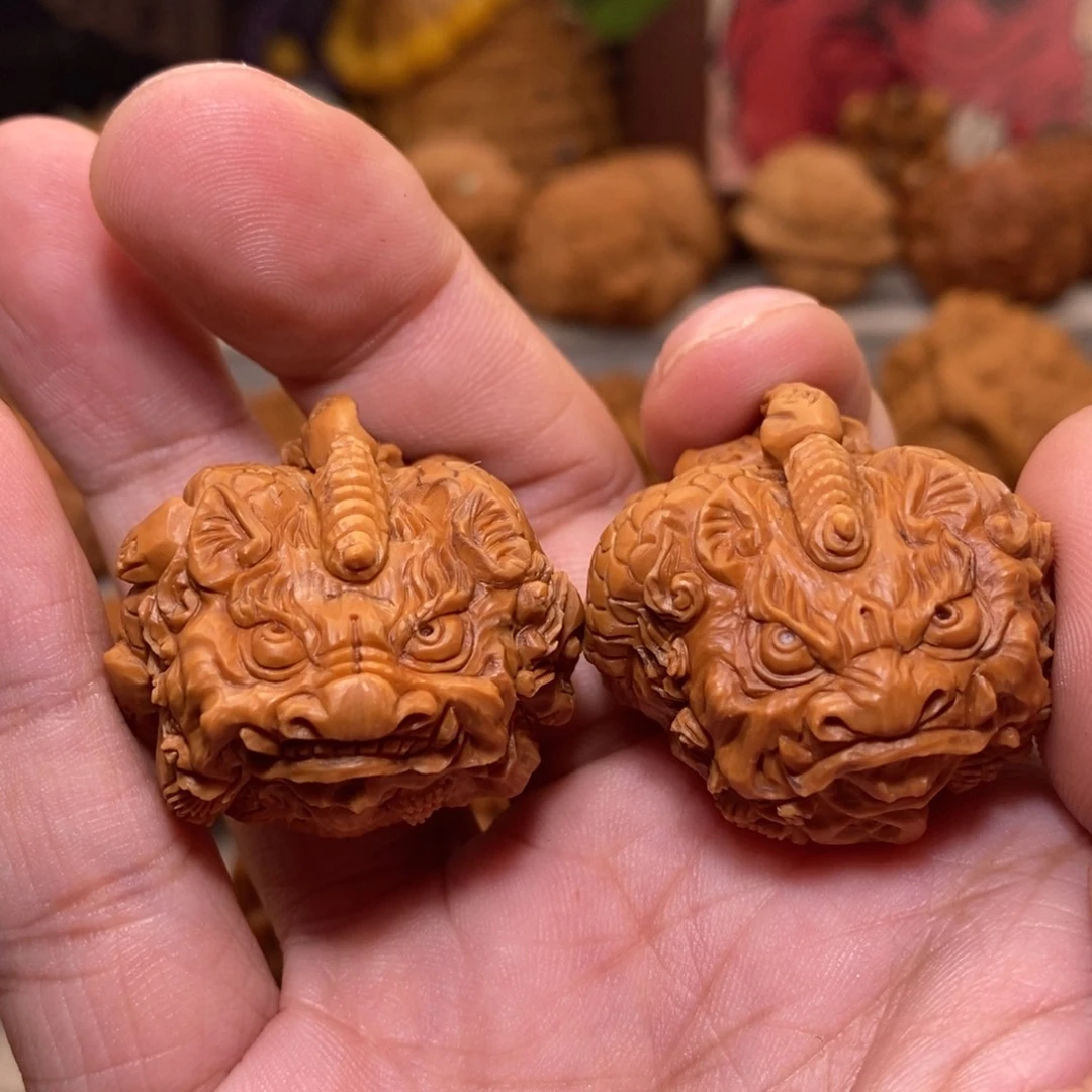 ハ****文玩核桃把件纯手工雕刻貔貅