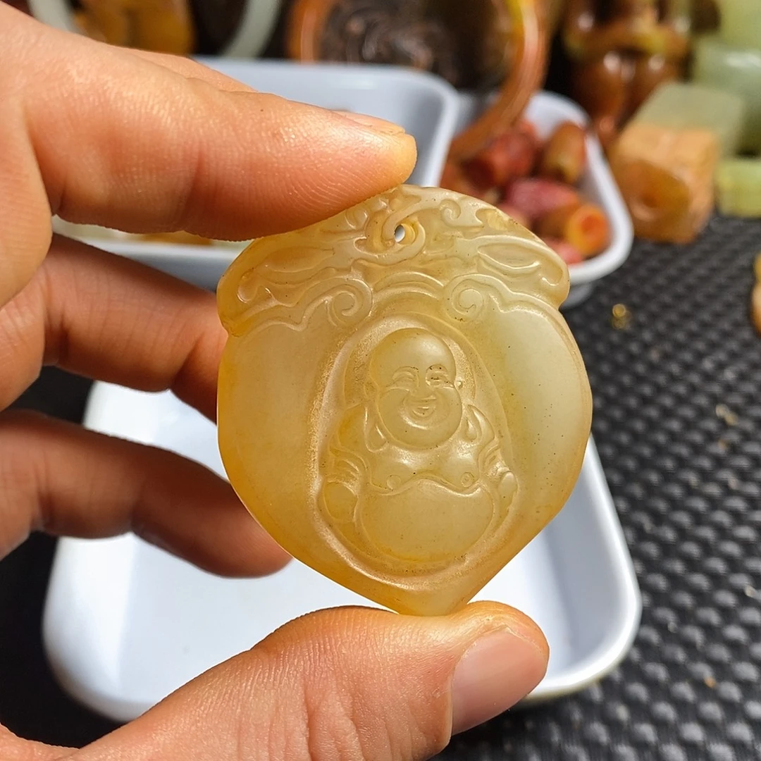 透闪石-蛇纹石玉合金颈饰