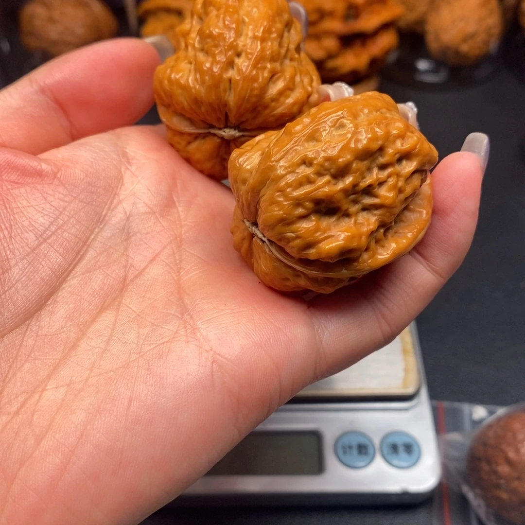 文玩核桃吊坠帝王龙脊