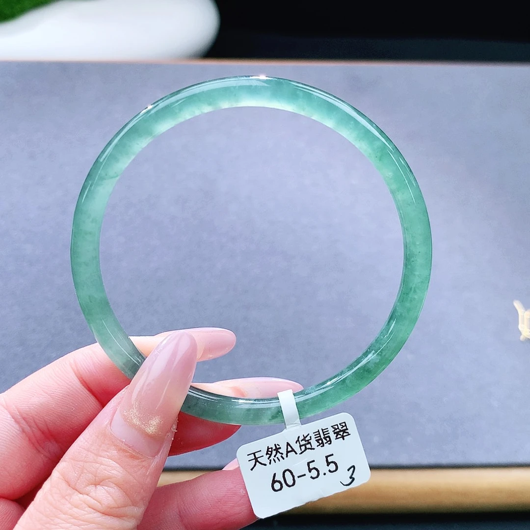 未镶嵌手镯（圆镯）翡翠