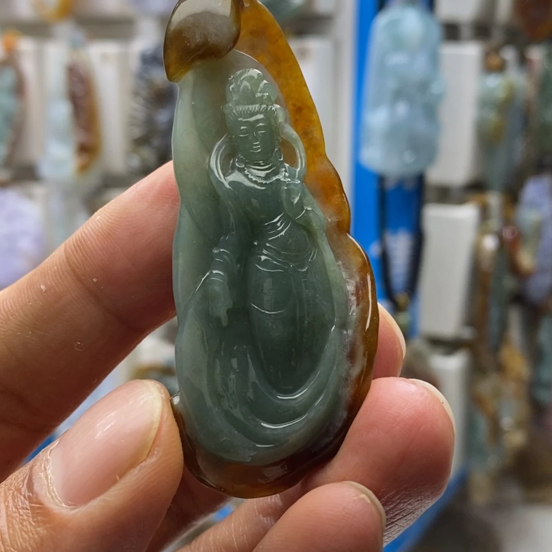 翡翠未镶嵌颈饰观音