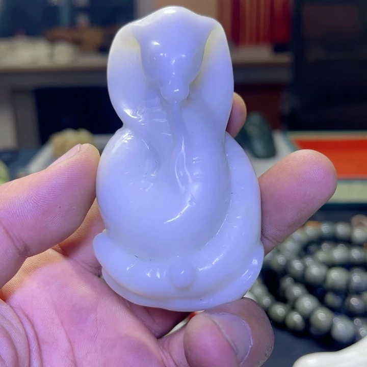 吞***0蛇纹石玉未镶嵌颈饰