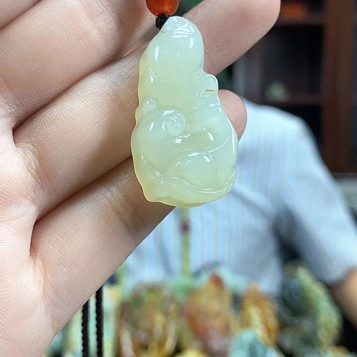 蛇纹石玉未镶嵌颈饰