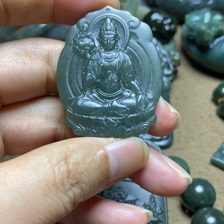 和田玉未镶嵌颈饰