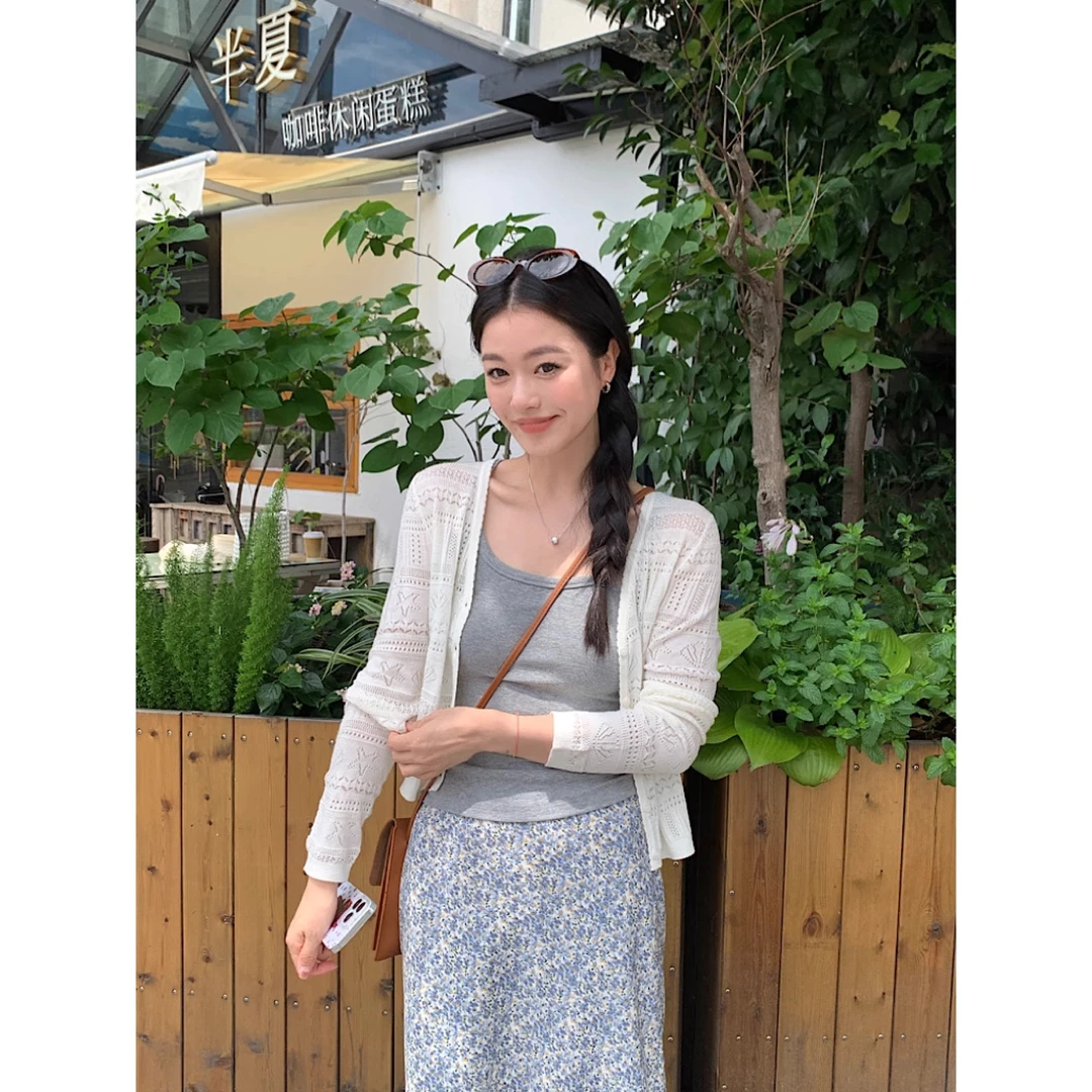 白色V领镂空薄款防晒针织开衫女初秋新款外搭空调衫长袖短款上衣