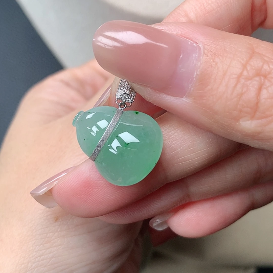 【闪购商品】翡翠吊坠(不含链)18K金镶嵌
