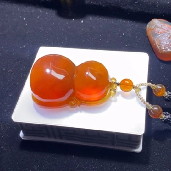 琥珀未镶嵌裸石红蜜葫芦39克