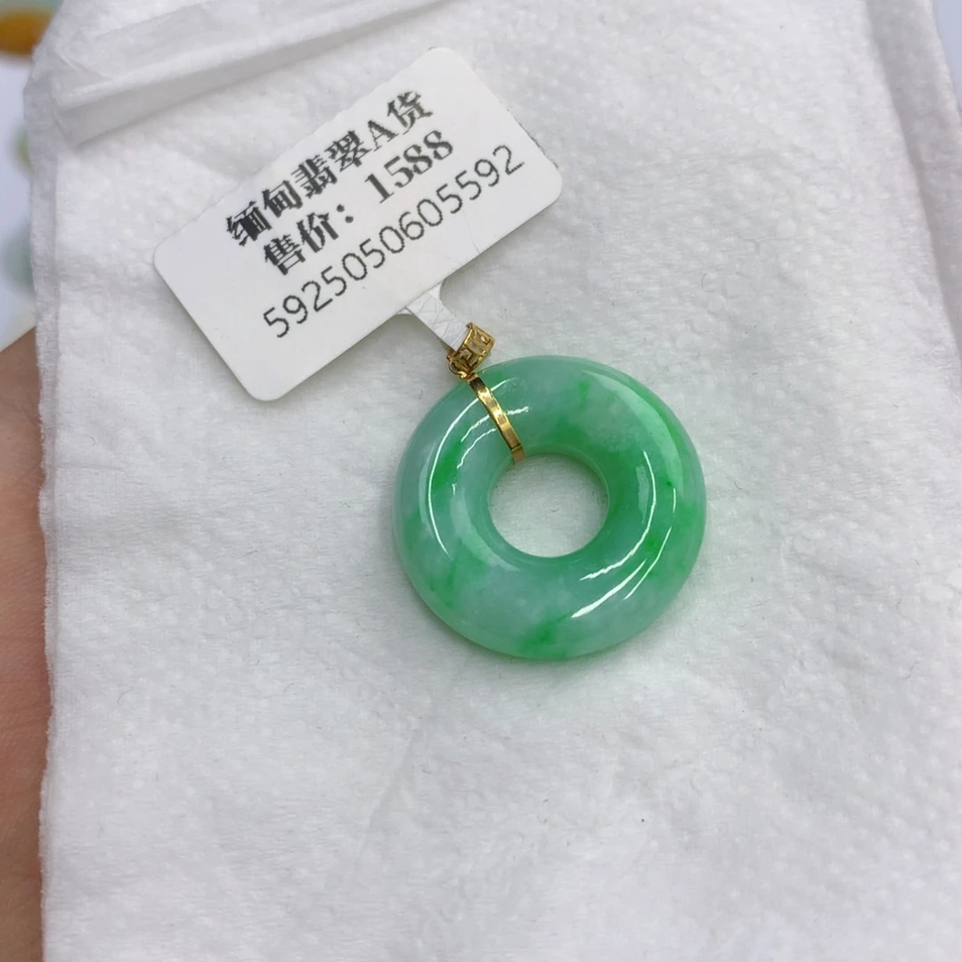 翡翠18K金镶嵌颈饰翡翠