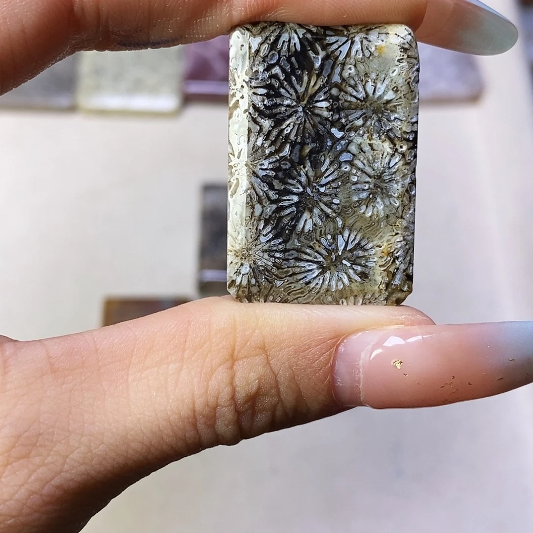合金颈饰硅化玉菲*