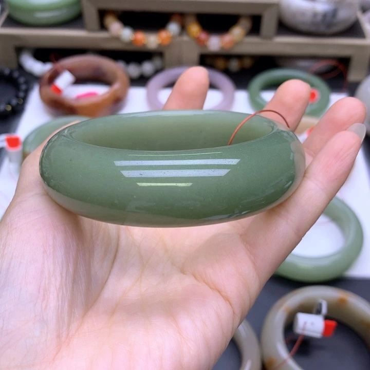 未镶嵌手镯石英质玉