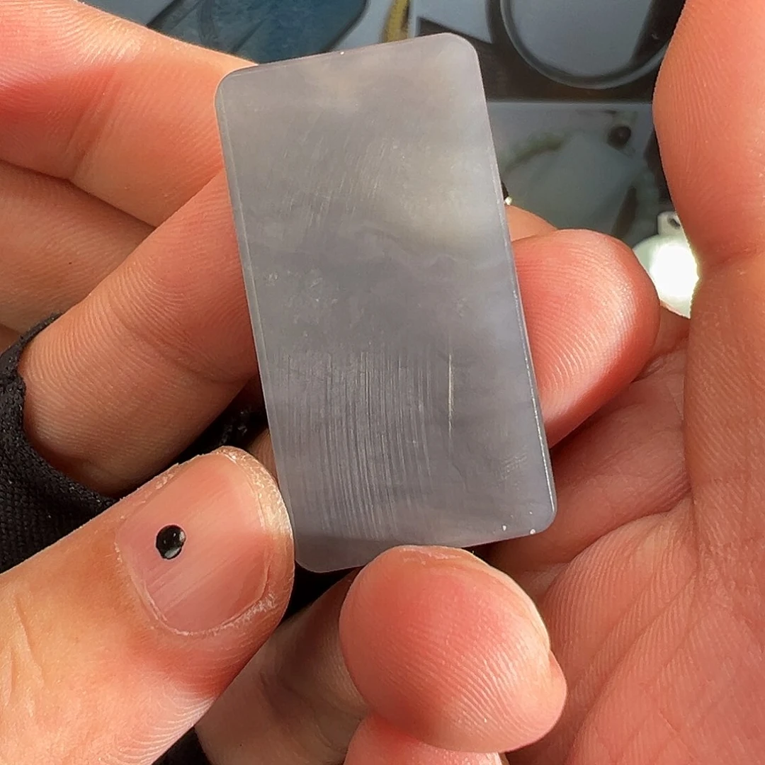 和田玉未镶嵌颈饰浓烟紫无事牌