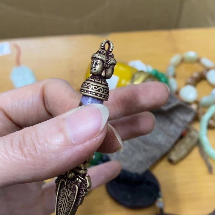 瓷片哈中工工艺品一件