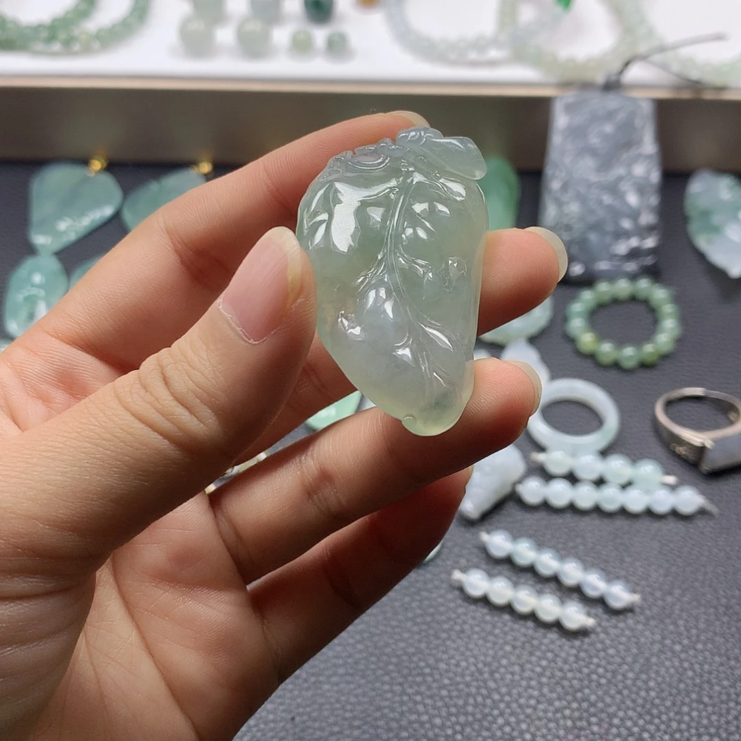 翡翠未镶嵌颈饰叶子