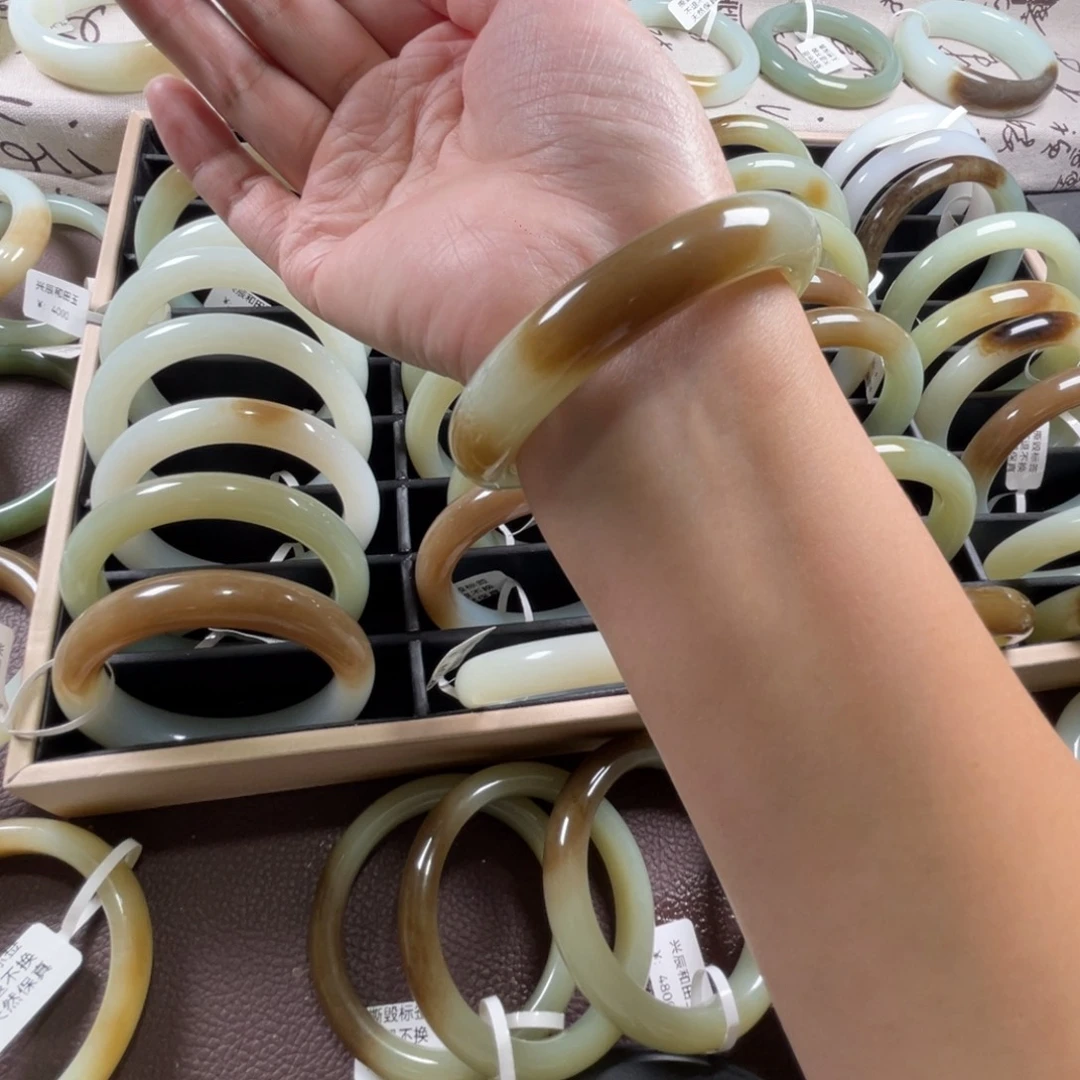 和田玉未镶嵌手镯