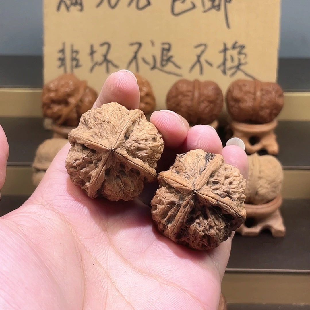 文玩核桃把件飘雪