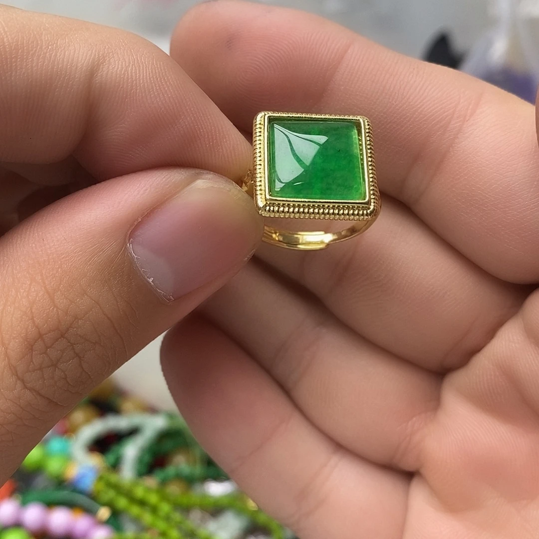 翡翠未镶嵌戒指8888