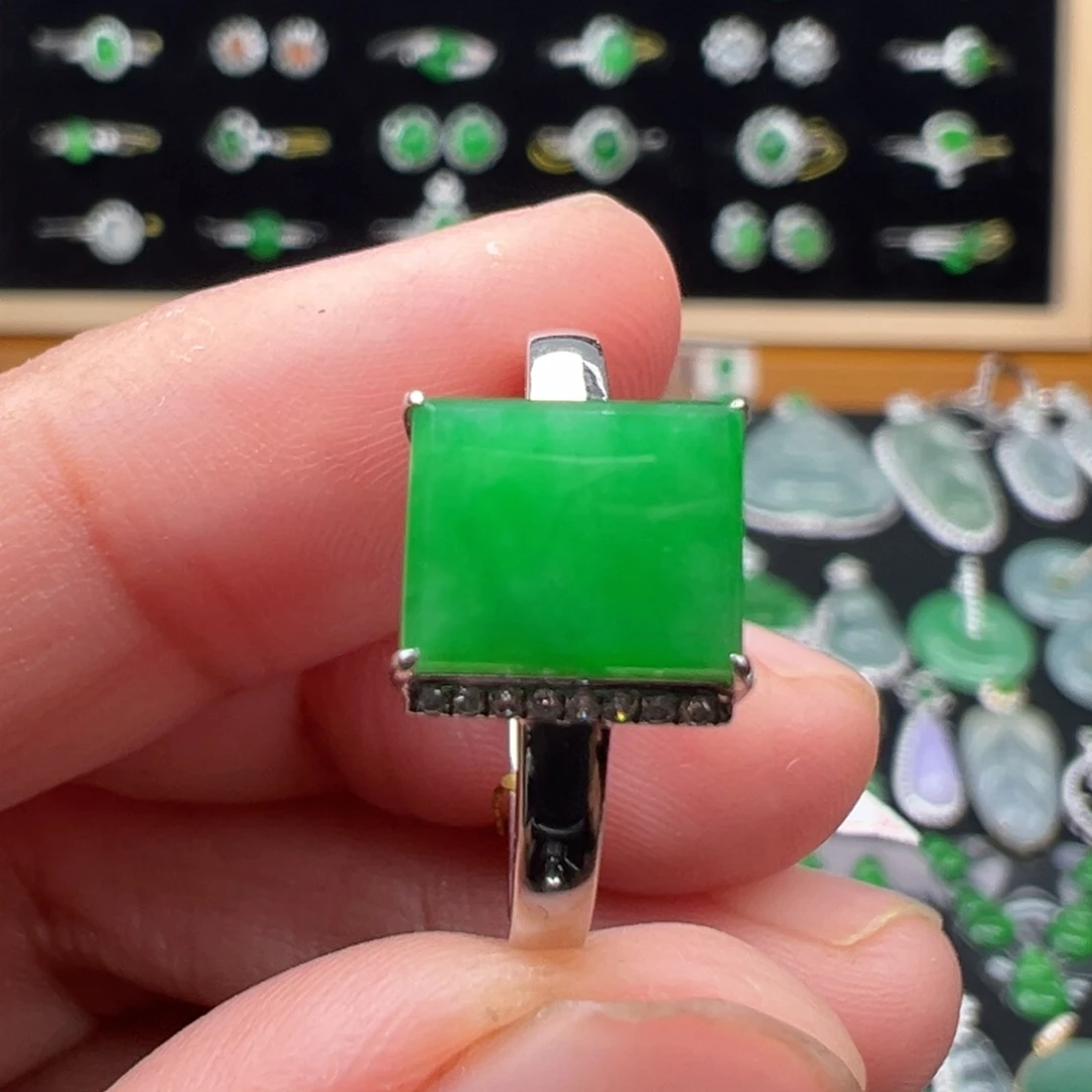 翡翠18K金镶嵌颈饰戒指