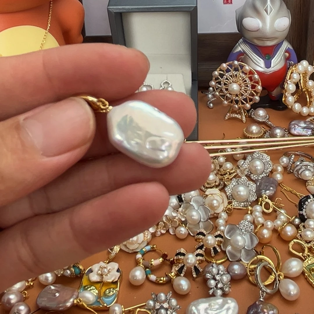 淡水珍珠手镯钛钢巴洛克吊坠白