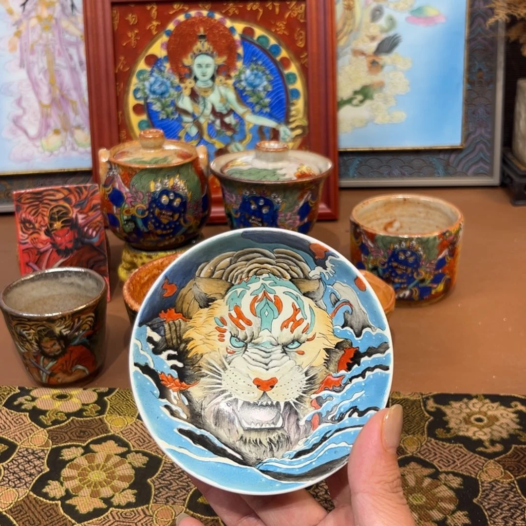 手工手绘白虎茶杯