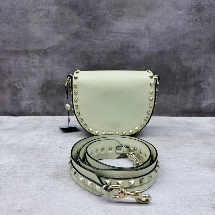 95新/华伦天奴/C18973854985/[251231CZ02]